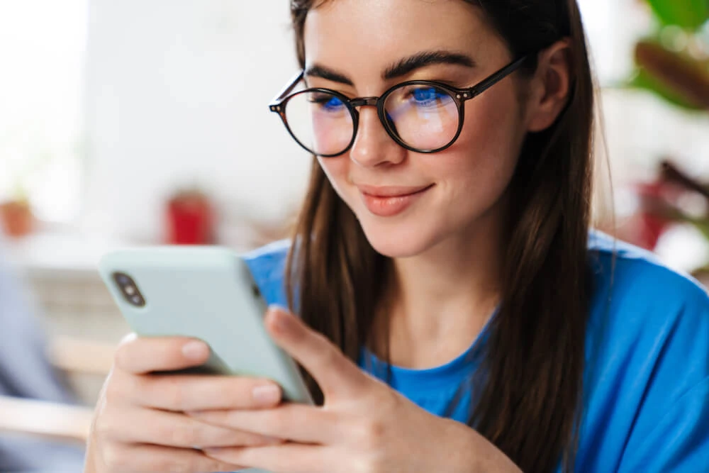 How to Write a Text Message in a Screenplay