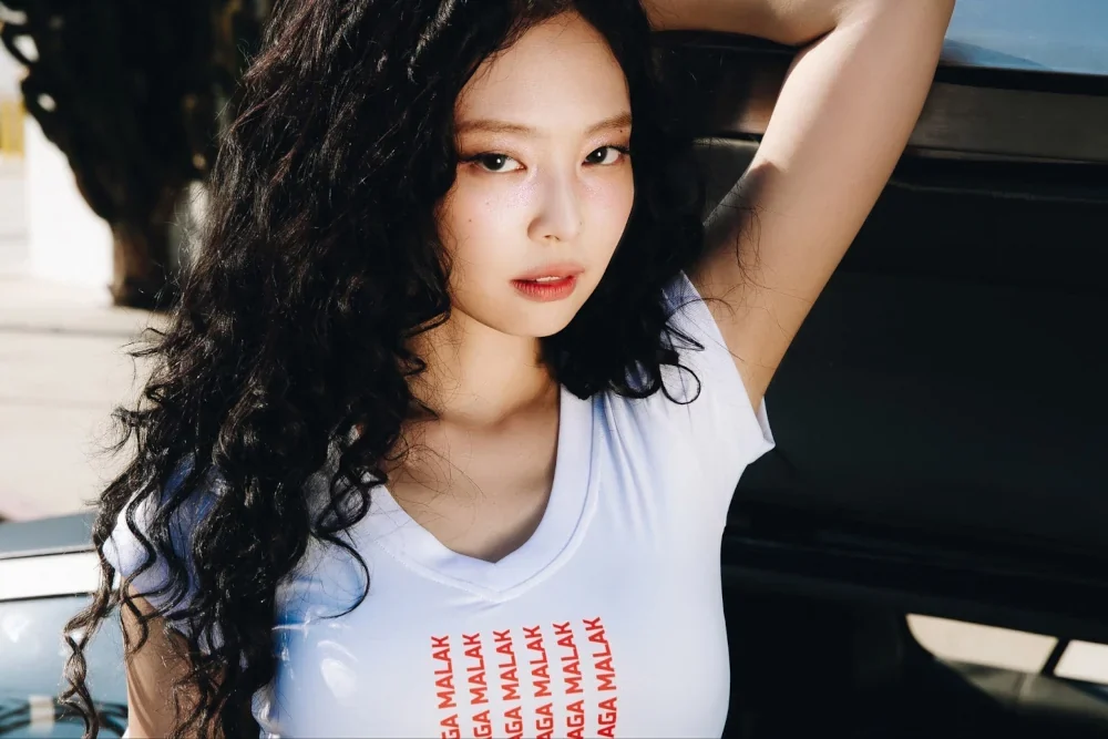 Who is JENNIE